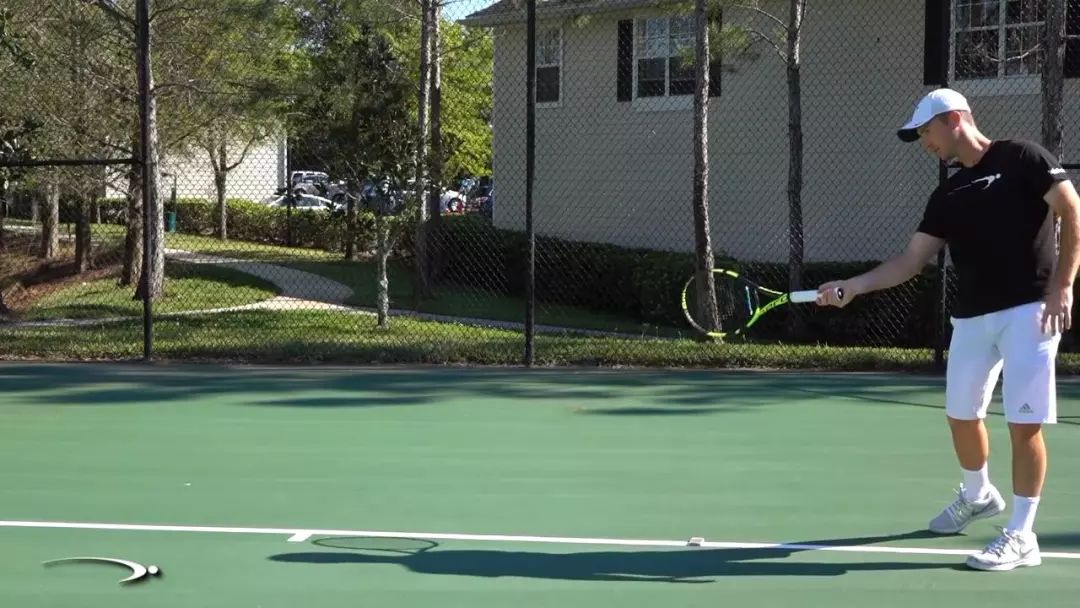 hth华体会-篮球赛场再起风云：祁连赤兔队击败瓯越火箭队，脚步移动更到位。的简单介绍